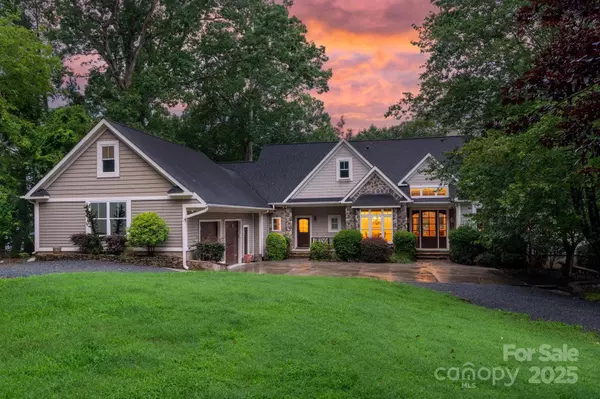 8623 Island Point RD, Charlotte, NC 28278