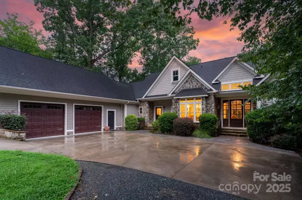 8623 Island Point RD, Charlotte, NC 28278