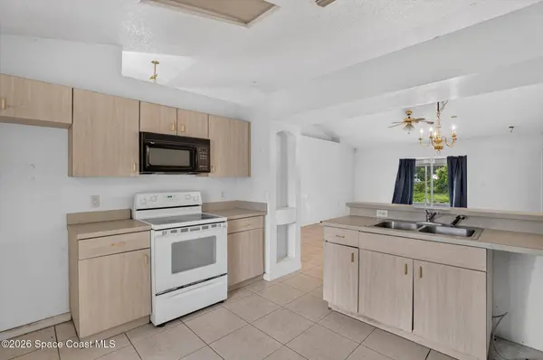 1091 Ray RD SE, Palm Bay, FL 32909