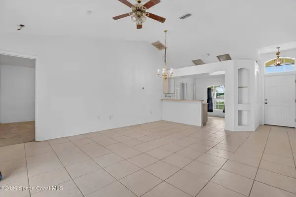 1091 Ray RD SE, Palm Bay, FL 32909