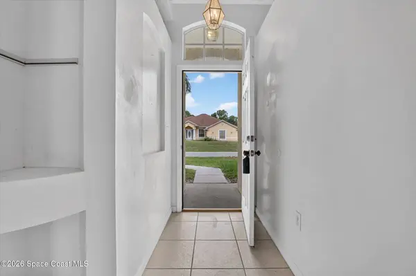 1091 Ray RD SE, Palm Bay, FL 32909