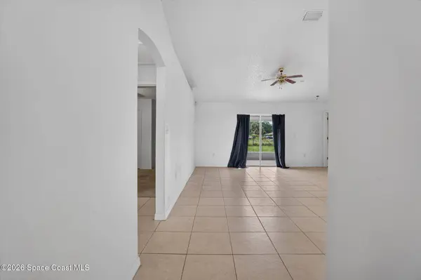 1091 Ray RD SE, Palm Bay, FL 32909
