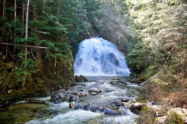 The Alpine and Cultural Epiphany of Pend Oreille.,Lauren Adair