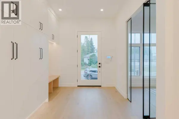 2207 Victoria Crescent NW, Calgary, AB T2M4E4