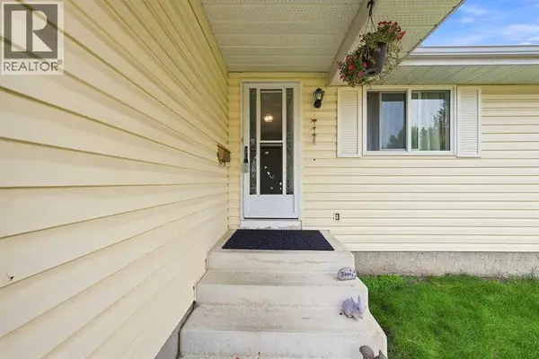 619 Whiteridge Road NE, Calgary, AB T1Y2Y7