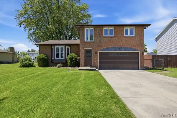 feature image of For Sale: 44 Queens DR Grand Island, NY 14072