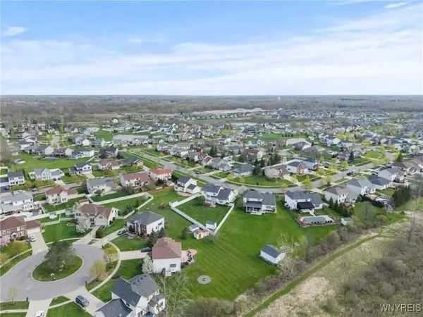 11 Apple Blossom BLVD, Lancaster, NY 14086