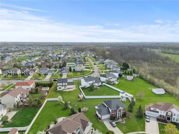 11 Apple Blossom BLVD, Lancaster, NY 14086