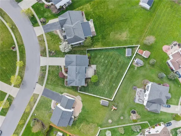 11 Apple Blossom BLVD, Lancaster, NY 14086