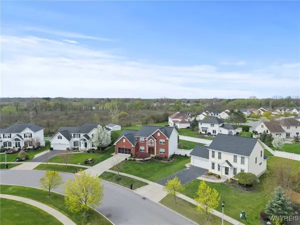 11 Apple Blossom BLVD, Lancaster, NY 14086