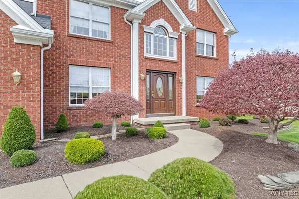 11 Apple Blossom BLVD, Lancaster, NY 14086