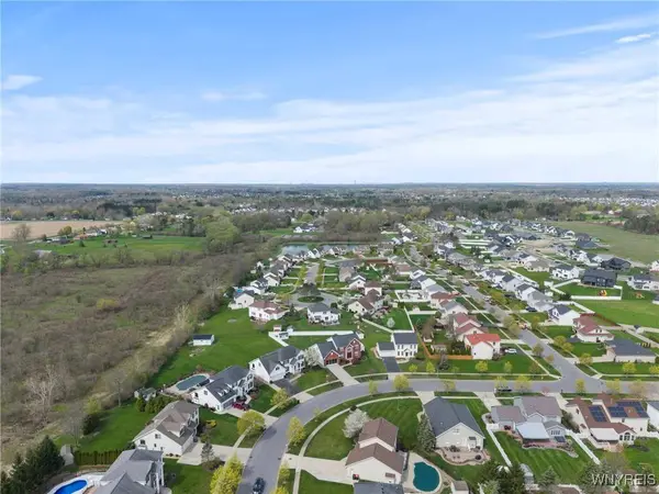 11 Apple Blossom BLVD, Lancaster, NY 14086