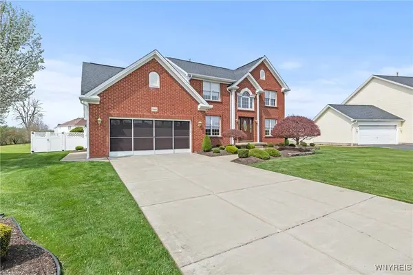 11 Apple Blossom BLVD, Lancaster, NY 14086