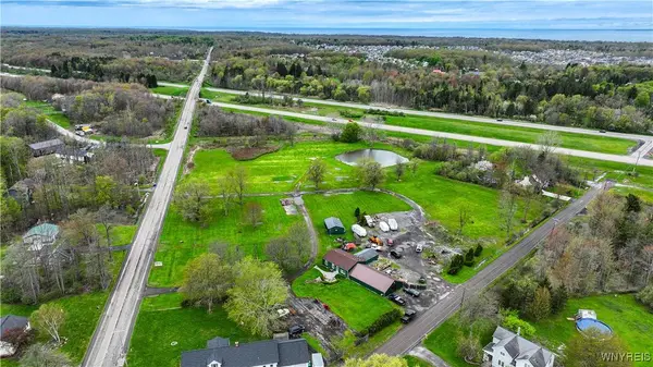 2572 Lakeview RD, Lake View, NY 14085