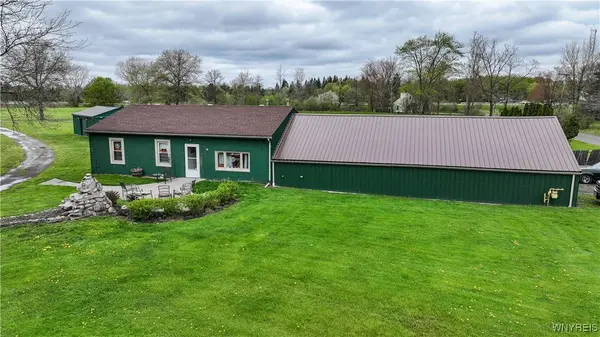 2572 Lakeview RD, Lake View, NY 14085