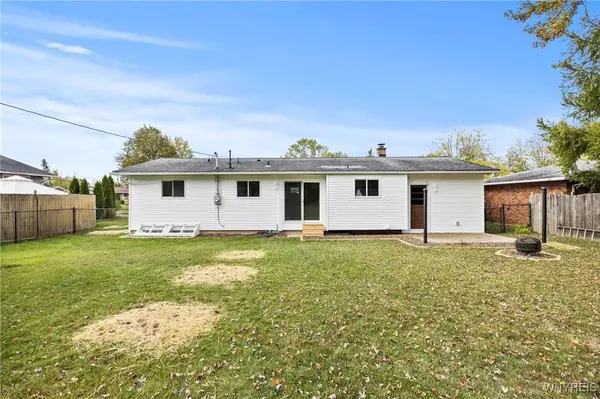405 Brookwood DR, Hamburg, NY 14075