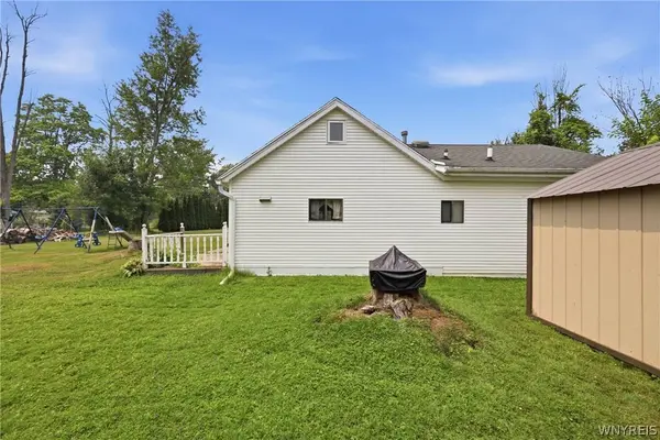 6709 Hamilton DR, Derby, NY 14047