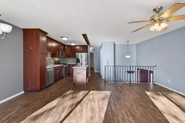 3622 Garden BLVD N, Oakdale, MN 55128