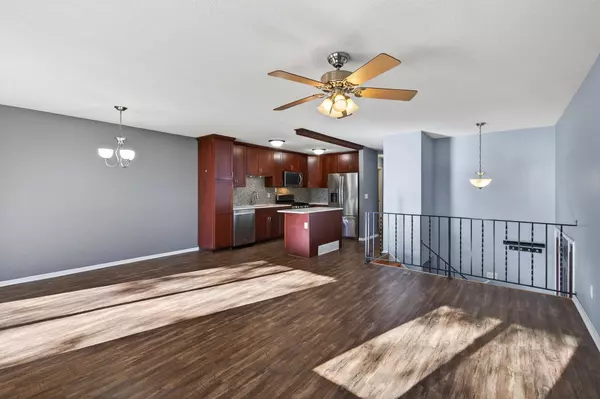 3622 Garden BLVD N, Oakdale, MN 55128