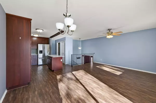 3622 Garden BLVD N, Oakdale, MN 55128