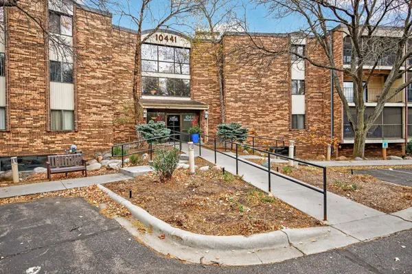 10441 Greenbrier RD #222, Hopkins, MN 55305