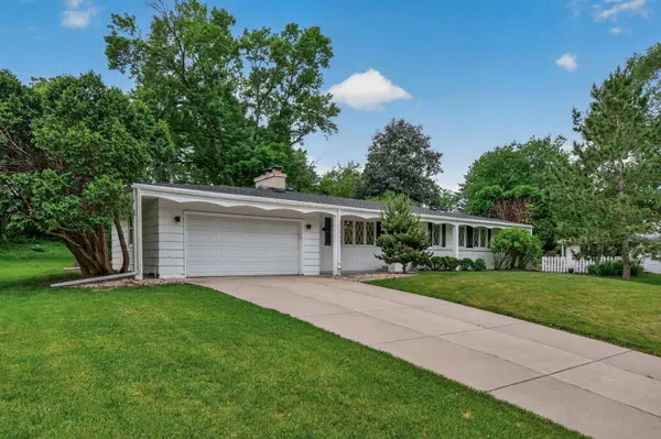 5249 W 92nd ST, Minneapolis, MN 55437