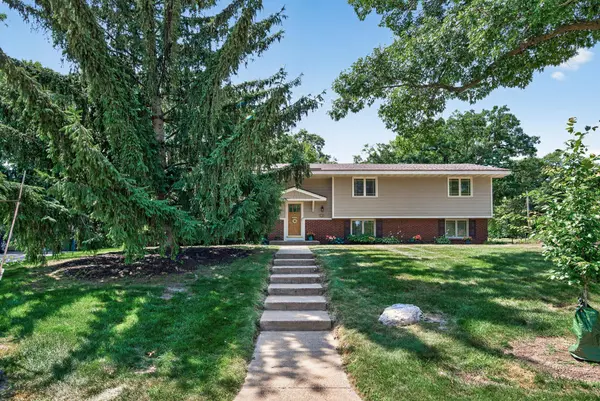 2200 Chalet DR NE, Minneapolis, MN 55421