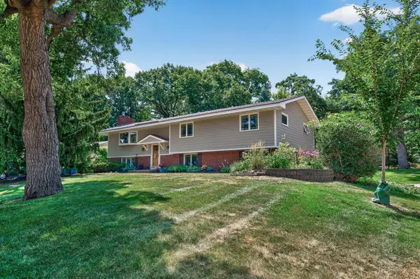 2200 Chalet DR NE, Minneapolis, MN 55421