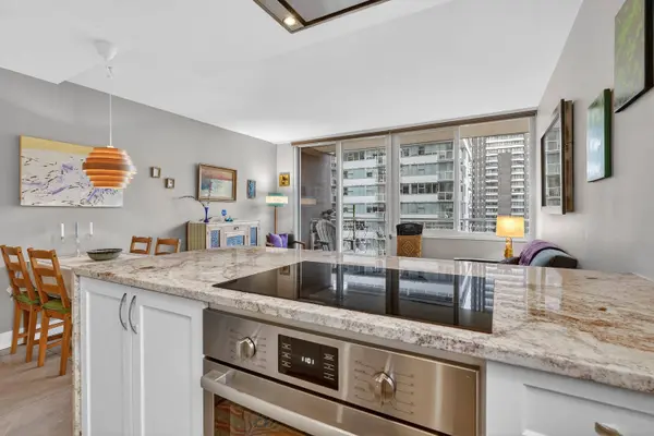1100 Harwood ST #402, Vancouver, BC V6E 1R7