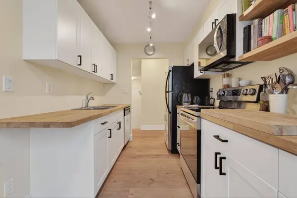 1280 Nicola ST #202, Vancouver, BC V6G 2E9