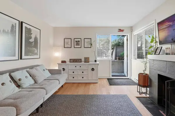 1606 W 10th AVE #1, Vancouver, BC V6J 2A1