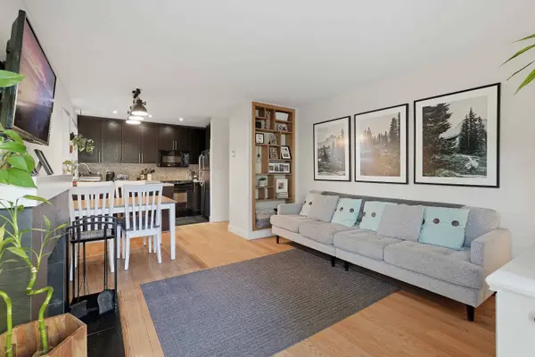 1606 W 10th AVE #1, Vancouver, BC V6J 2A1