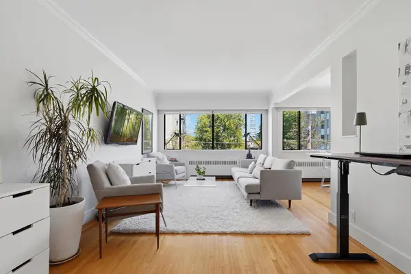 2255 W 40th AVE #8, Vancouver, BC V6M 1W7