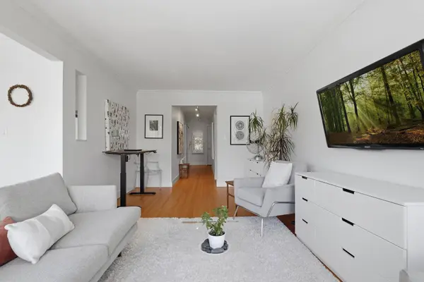 2255 W 40th AVE #8, Vancouver, BC V6M 1W7