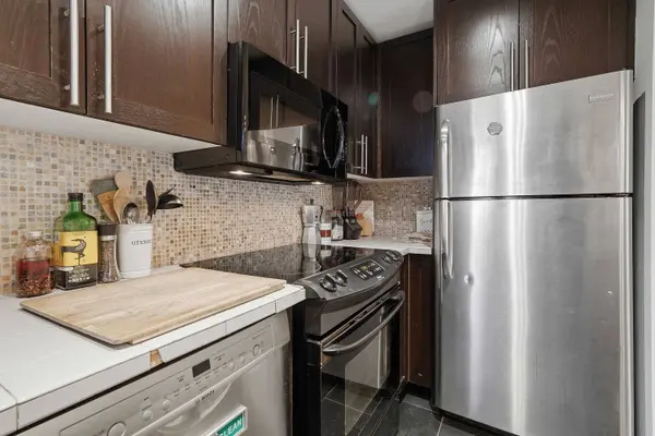 1606 W 10th AVE #1, Vancouver, BC V6J 2A1