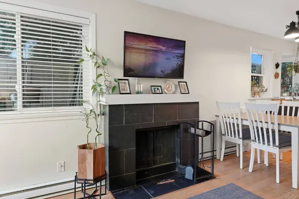 1606 W 10th AVE #1, Vancouver, BC V6J 2A1