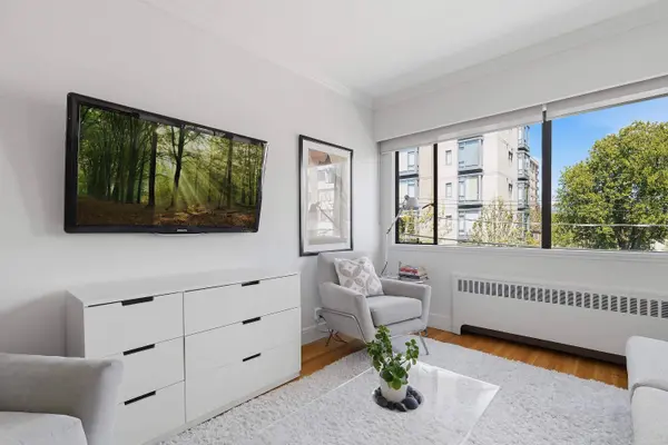 2255 W 40th AVE #8, Vancouver, BC V6M 1W7