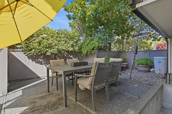 1606 W 10th AVE #1, Vancouver, BC V6J 2A1
