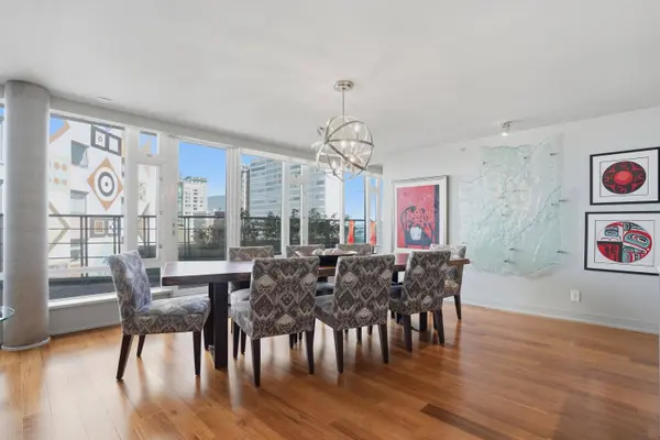 1762 Davie ST #701, Vancouver, BC V6G 1W2