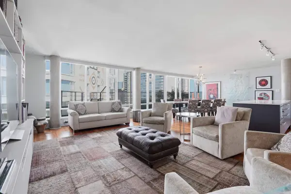 1762 Davie ST #701, Vancouver, BC V6G 1W2