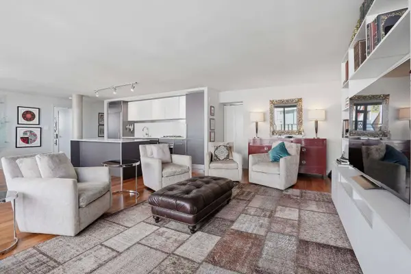 1762 Davie ST #701, Vancouver, BC V6G 1W2
