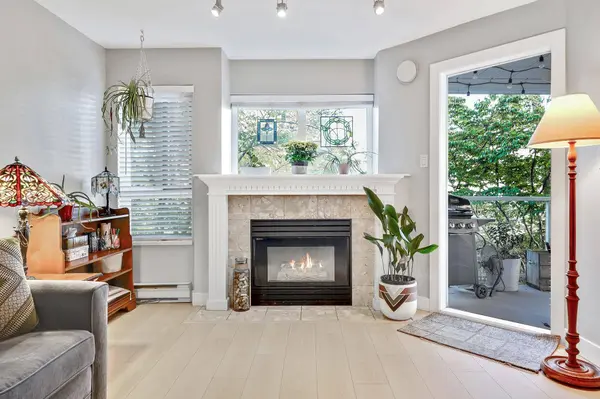 1738 Frances ST #207, Vancouver, BC V5L 1Z6