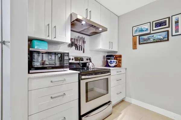 1738 Frances ST #207, Vancouver, BC V5L 1Z6