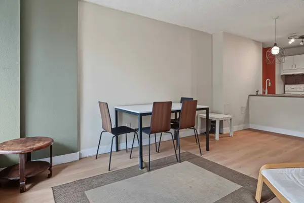 950 Drake ST #206, Vancouver, BC V6Z 2B9