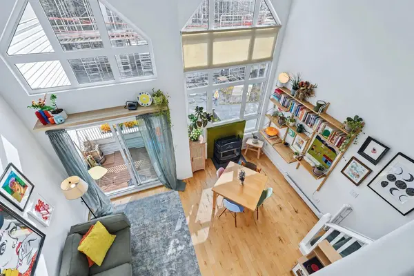 1330 Graveley ST #308, Vancouver, BC V5L 3A2