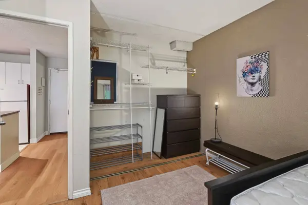 950 Drake ST #206, Vancouver, BC V6Z 2B9