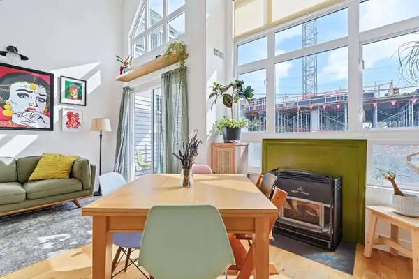 1330 Graveley ST #308, Vancouver, BC V5L 3A2