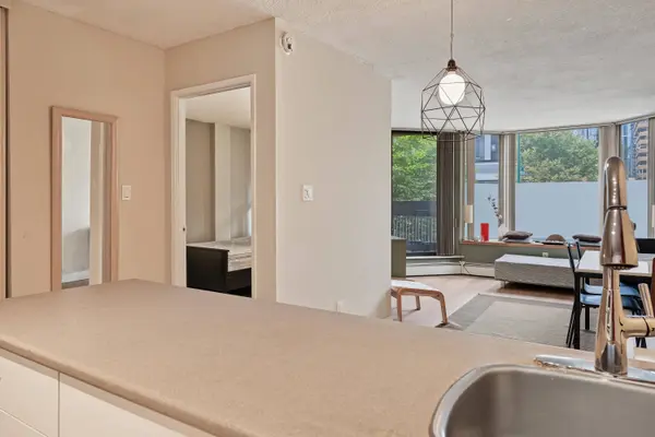 950 Drake ST #206, Vancouver, BC V6Z 2B9