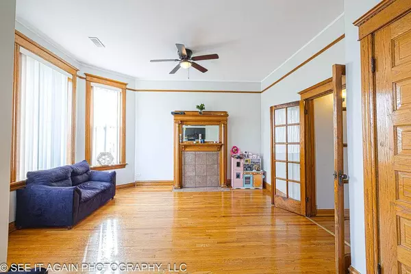 5942 S Calumet AVE #2, Chicago, IL 60637