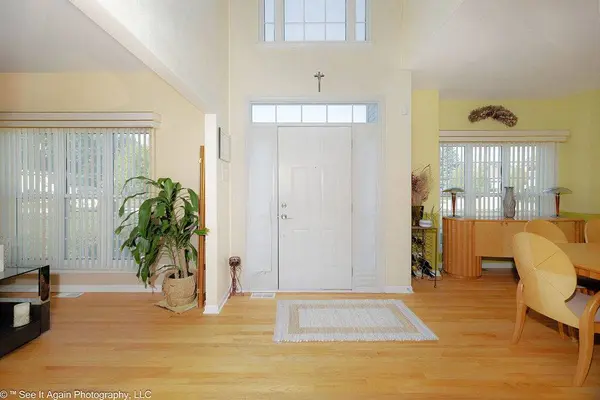 1705 Seward ST, Roselle, IL 60172